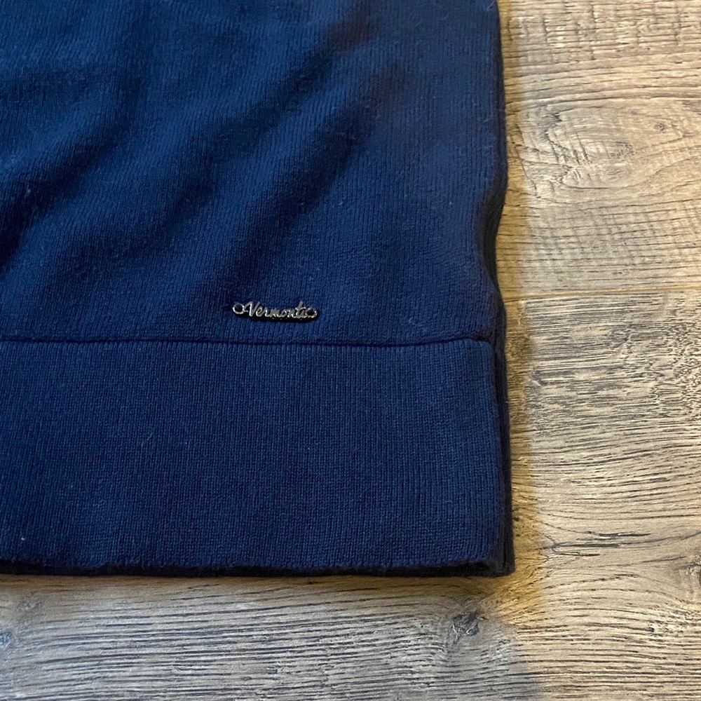 VERMONT Men's Navy Crewneck Sweater vest with Script Logo Hem
